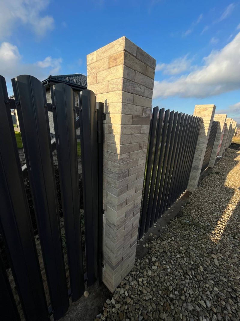 Завод кирпича и квадроблоков ФэшнБрик  производство бетонные блоки для заборов и столбов с доставкой от завода Литос