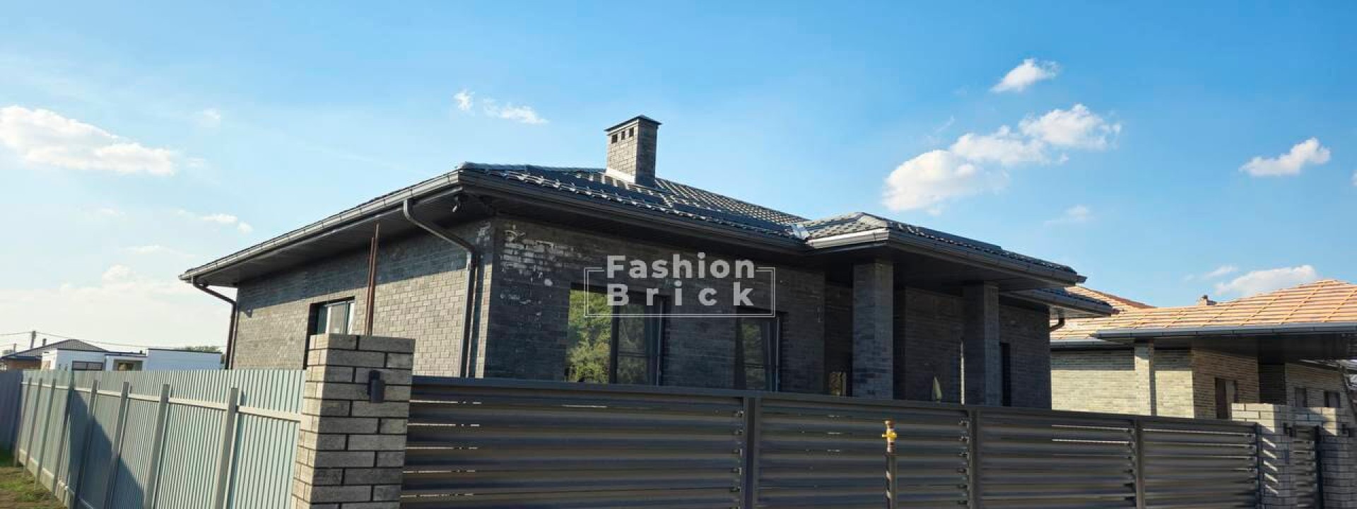 Дом из черного кирпича 