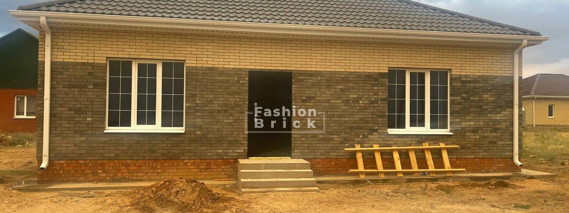 Дом в Элисте из кирпича Амстердам