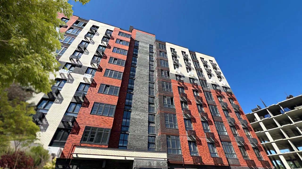 Строим из нашего кирпича