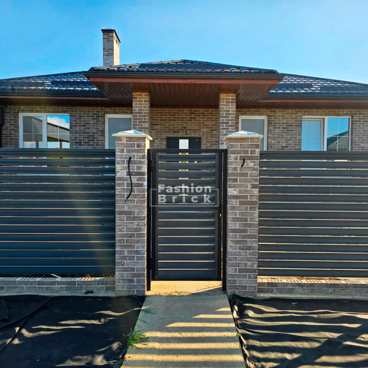 Забор из кирпича Амстердам