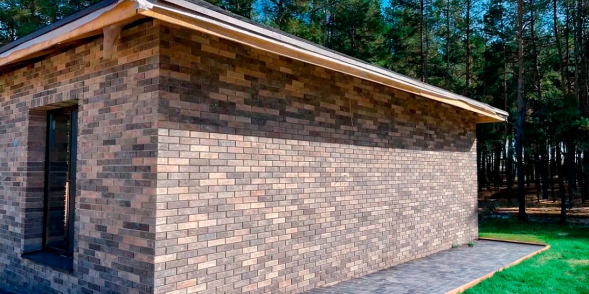 Кирпич гладкий угловой пустотелый 